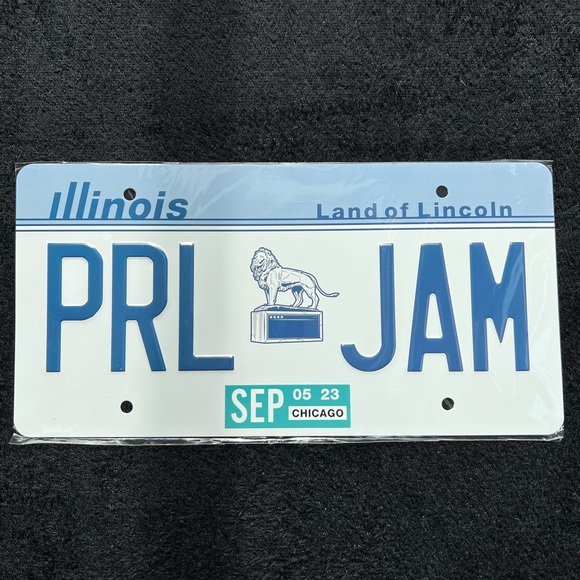 Pearl Jam Chicago 2023 License Plate Set - Picture 3 of 6
